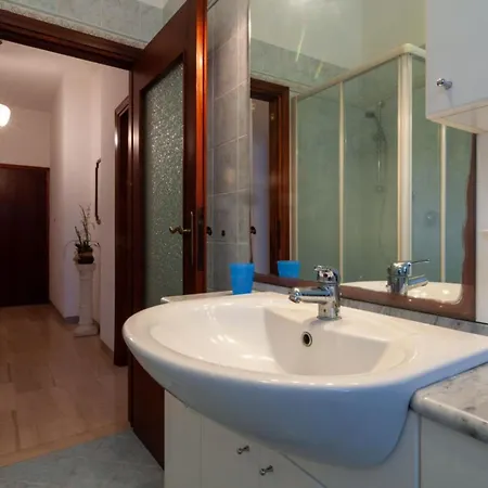 Az Apartament Follonica